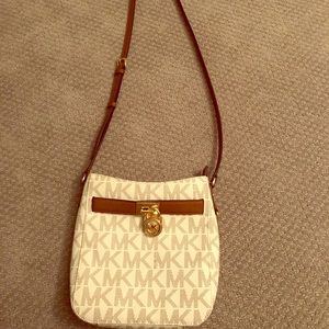 Michael Kors crossbody signature leather bag